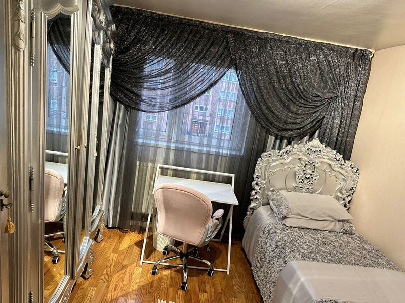Room Aldersbrook Lane in Greater London