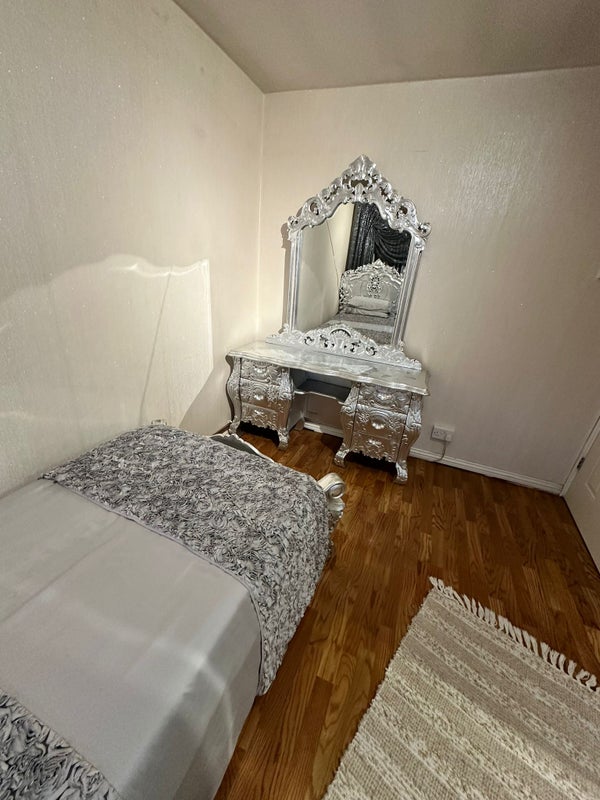 Room Aldersbrook Lane in Greater London