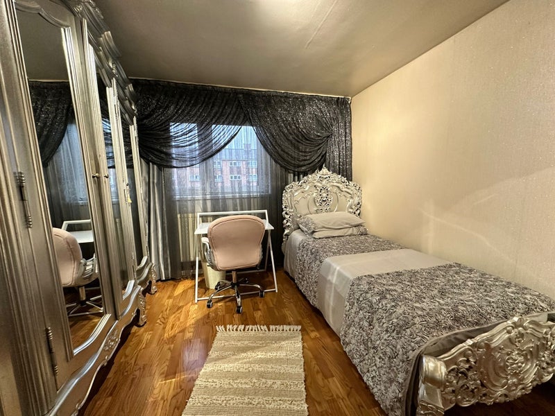 Room Aldersbrook Lane in Greater London