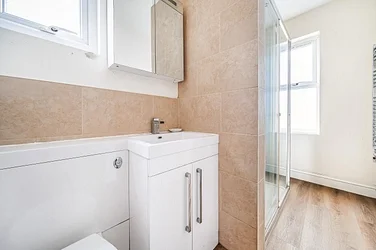 Flat Henfield Road in Greater London