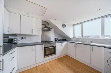 Flat Henfield Road in Greater London