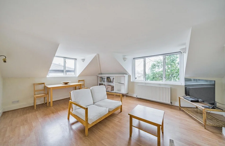 Flat Henfield Road in Greater London