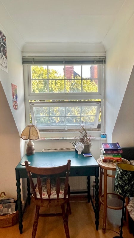 Room Leighton Road in Greater London