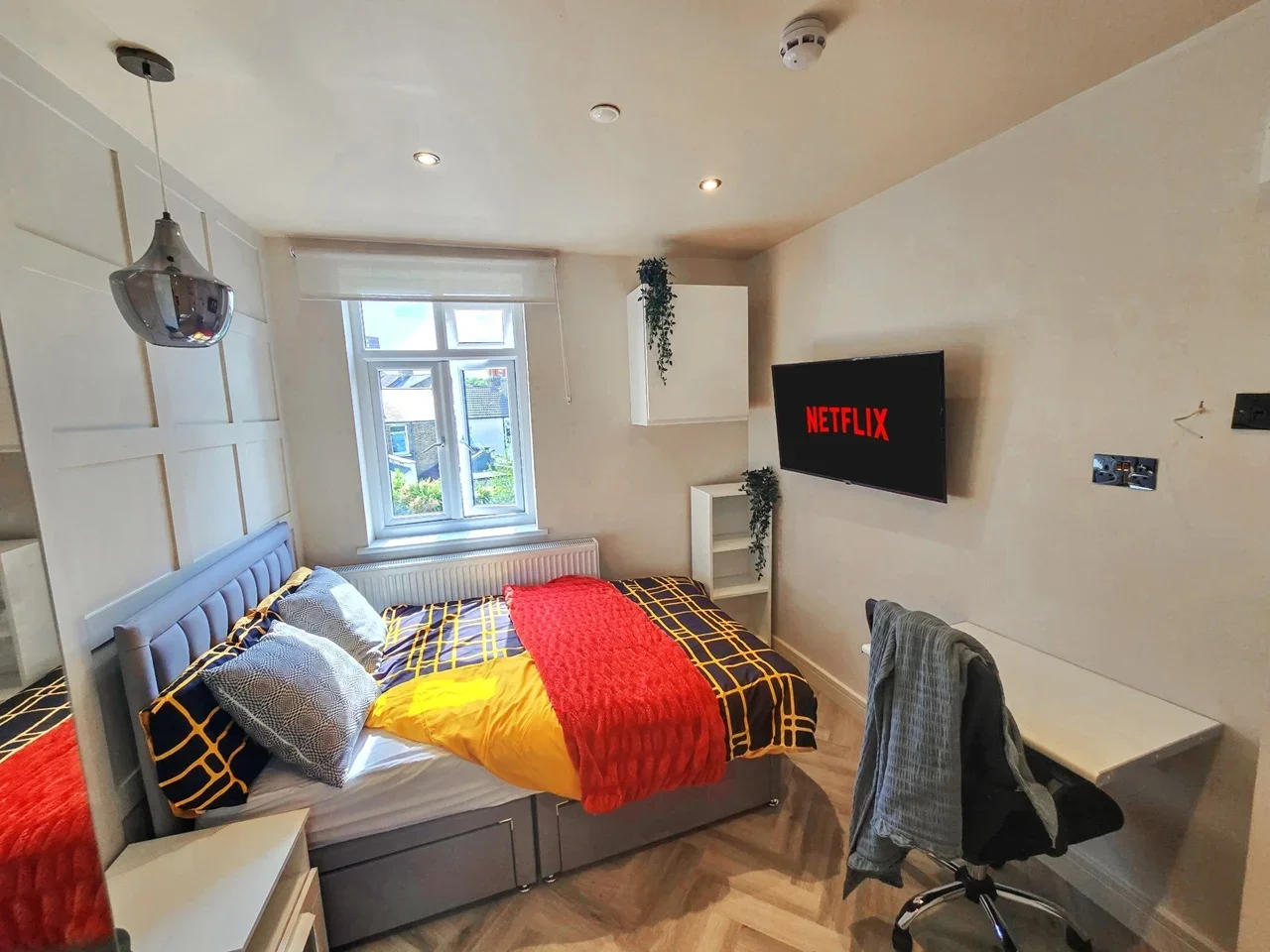 Room Waverley Road in Greater London