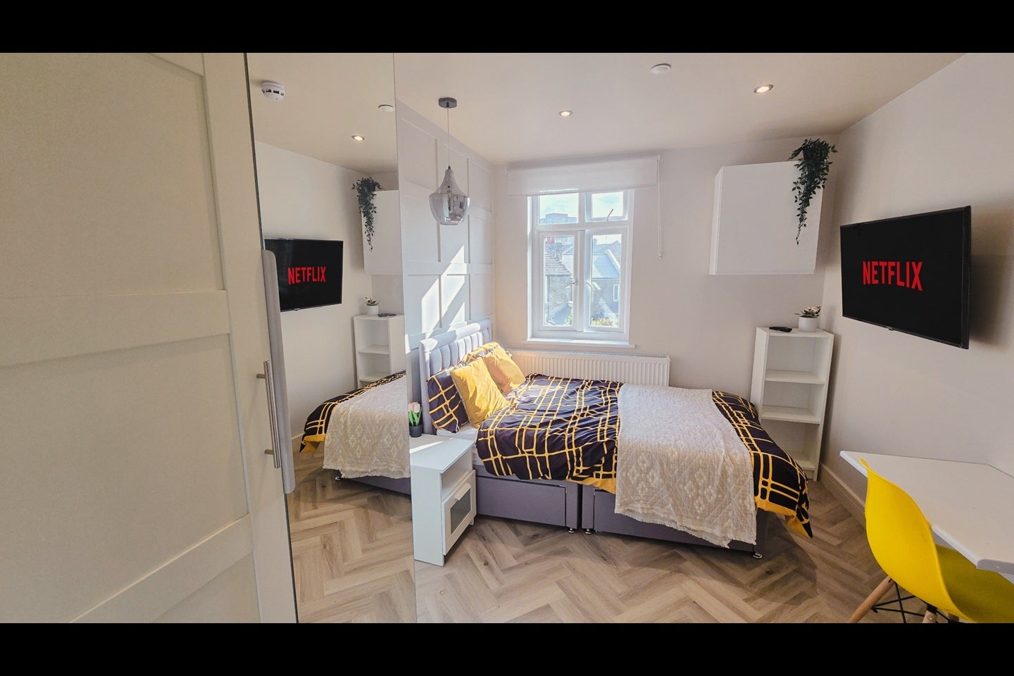 Room Waverley Road in Greater London