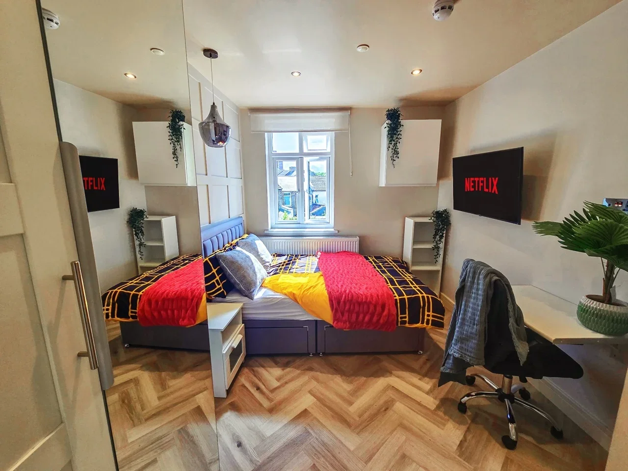 Room Waverley Road in Greater London