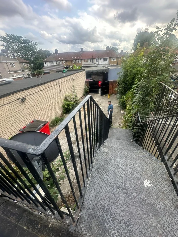 Flat Green Lane in Greater London