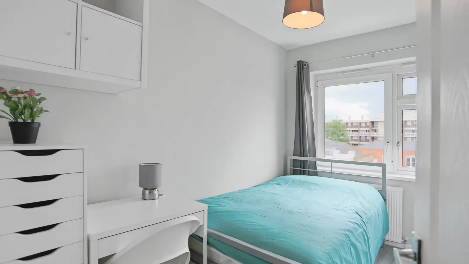 Room Hereford Street in Greater London