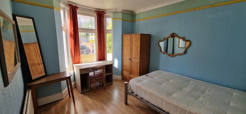 Room Windsor Road in Greater London