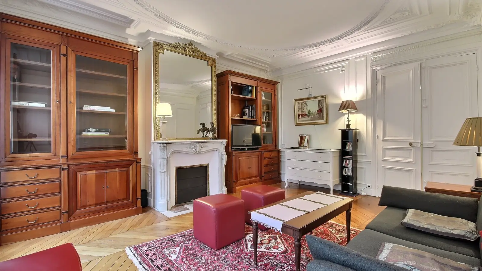 Flat Rue Jean du Bellay in Paris