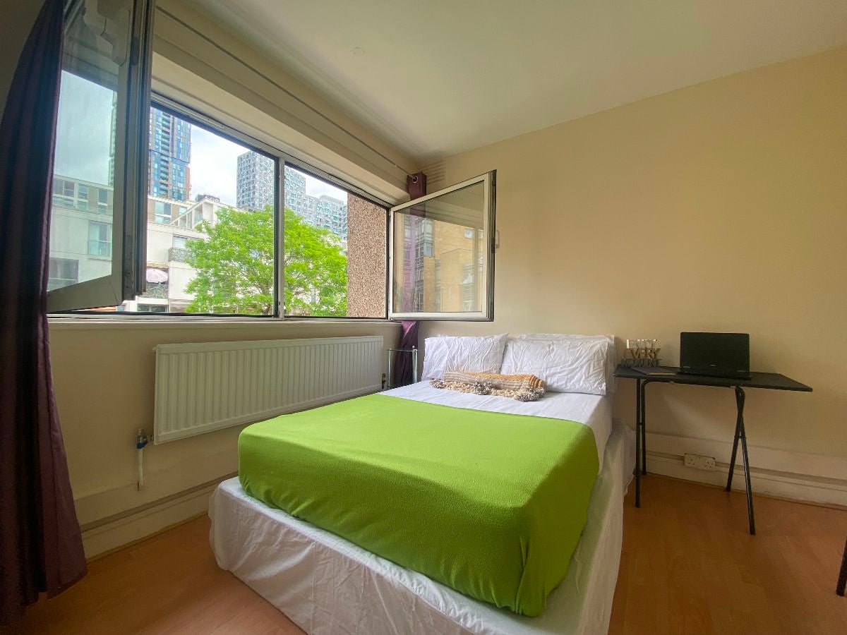 Flat Mellish Street in Greater London