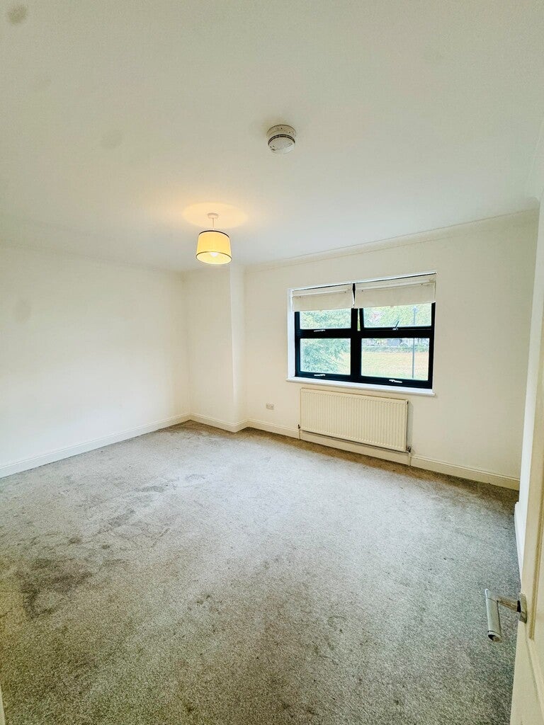 Flat Lausanne Road in Greater London