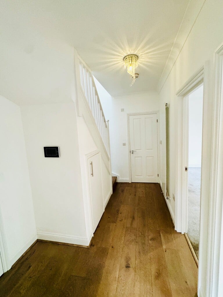 Flat Lausanne Road in Greater London