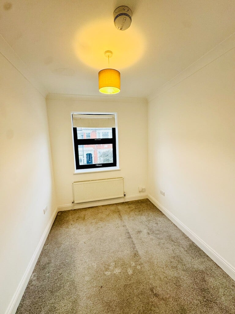 Flat Lausanne Road in Greater London