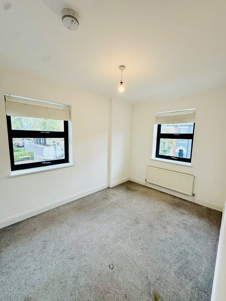 Flat Lausanne Road in Greater London