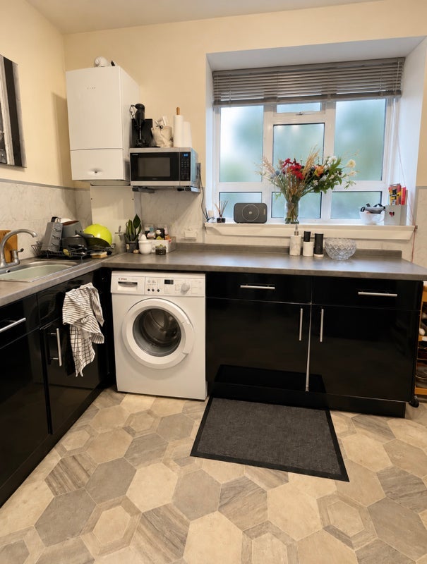 Room Grosvenor Road in City of Westminster