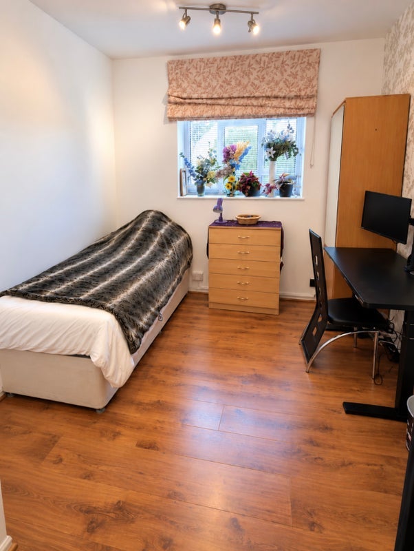 Room Grosvenor Road in City of Westminster