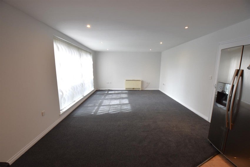 Flat Maplehurst Close in Dartford