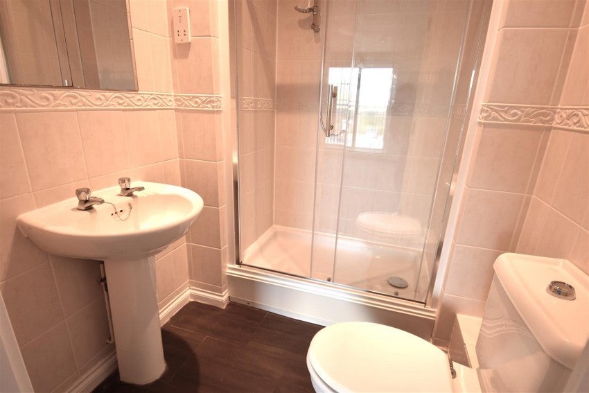Flat Maplehurst Close in Dartford