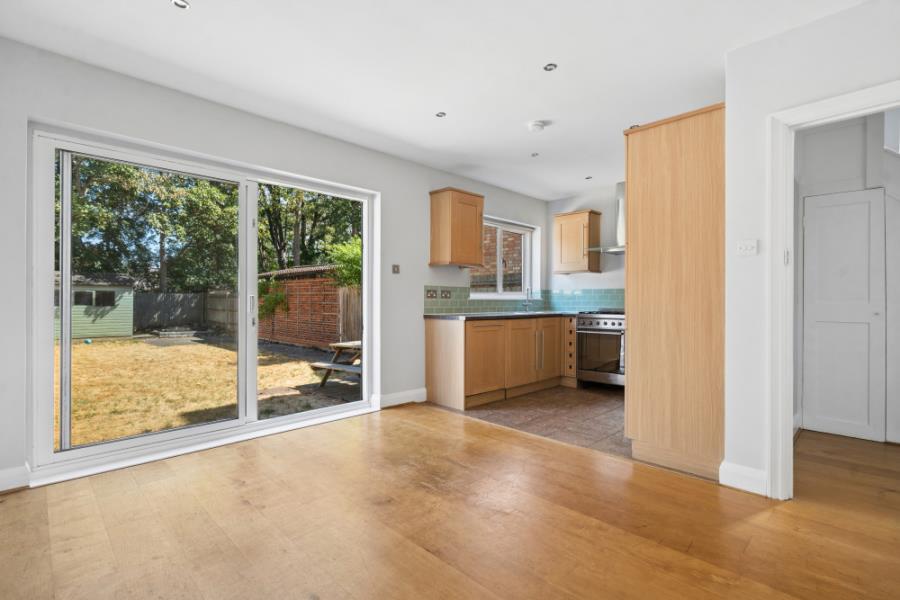 House Lyncroft Avenue in Greater London