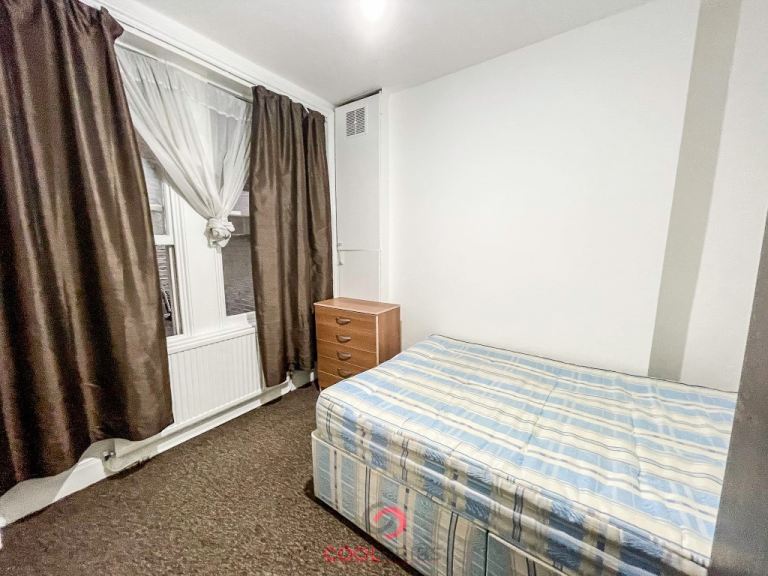 Flat Powis Square in Greater London
