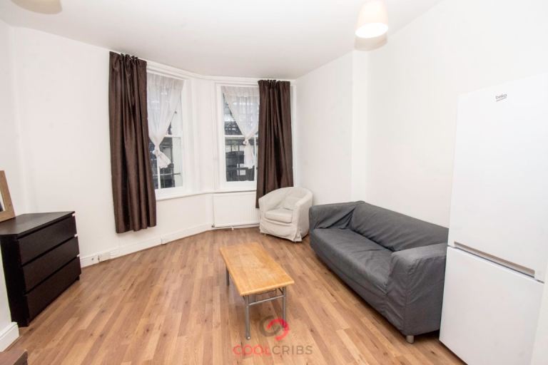Flat Powis Square in Greater London