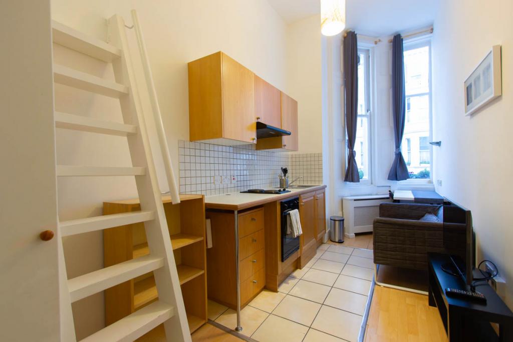 Flat Penywern Road in Greater London