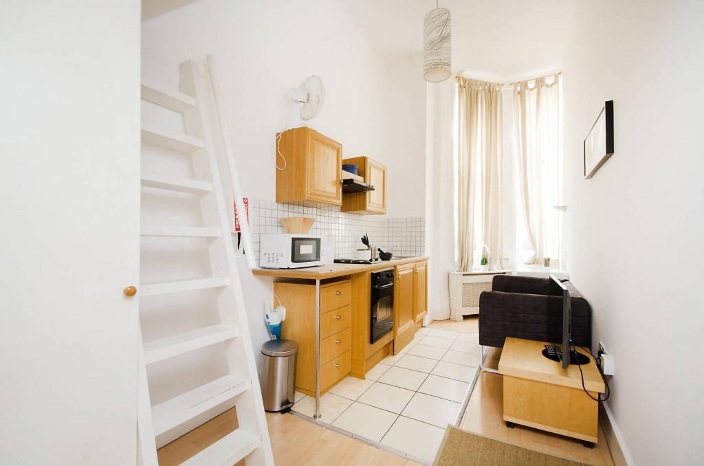 Flat Penywern Road in Greater London