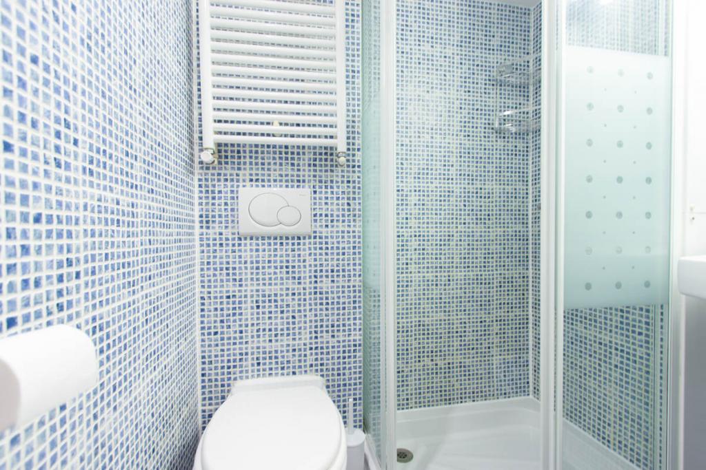 Flat Penywern Road in Greater London