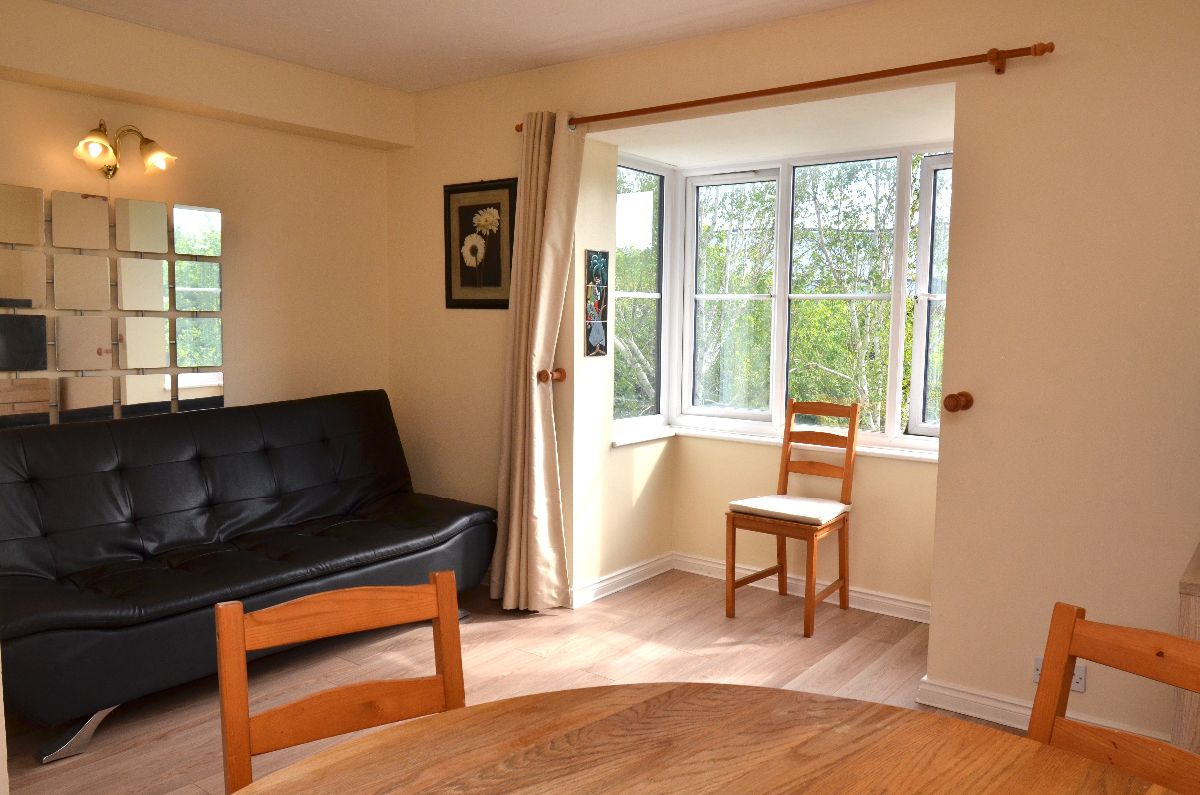 Flat Vexil Close in Purfleet-on-Thames