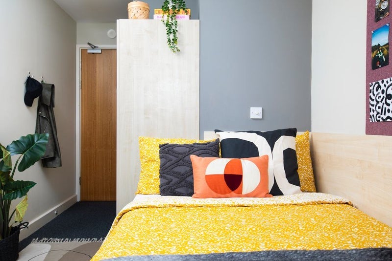Room College Grove in Greater London