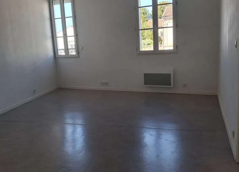 Appartement Cours des Apôtres de la Liberté à Saintes