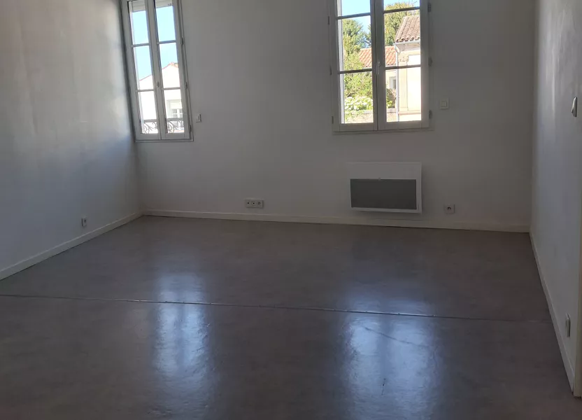 Appartement Cours des Apôtres de la Liberté à Saintes