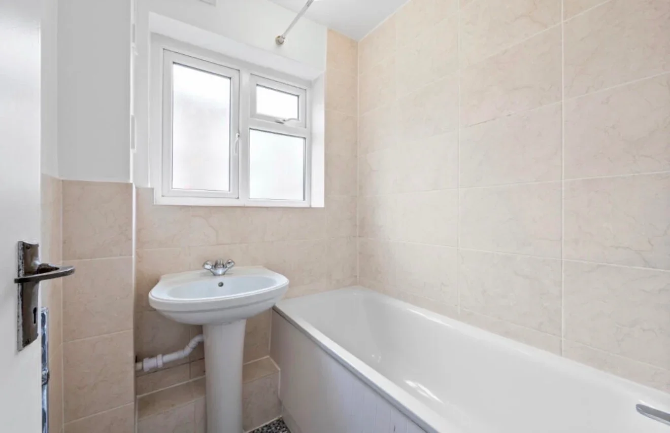 Room Oakenshaw Close in Greater London