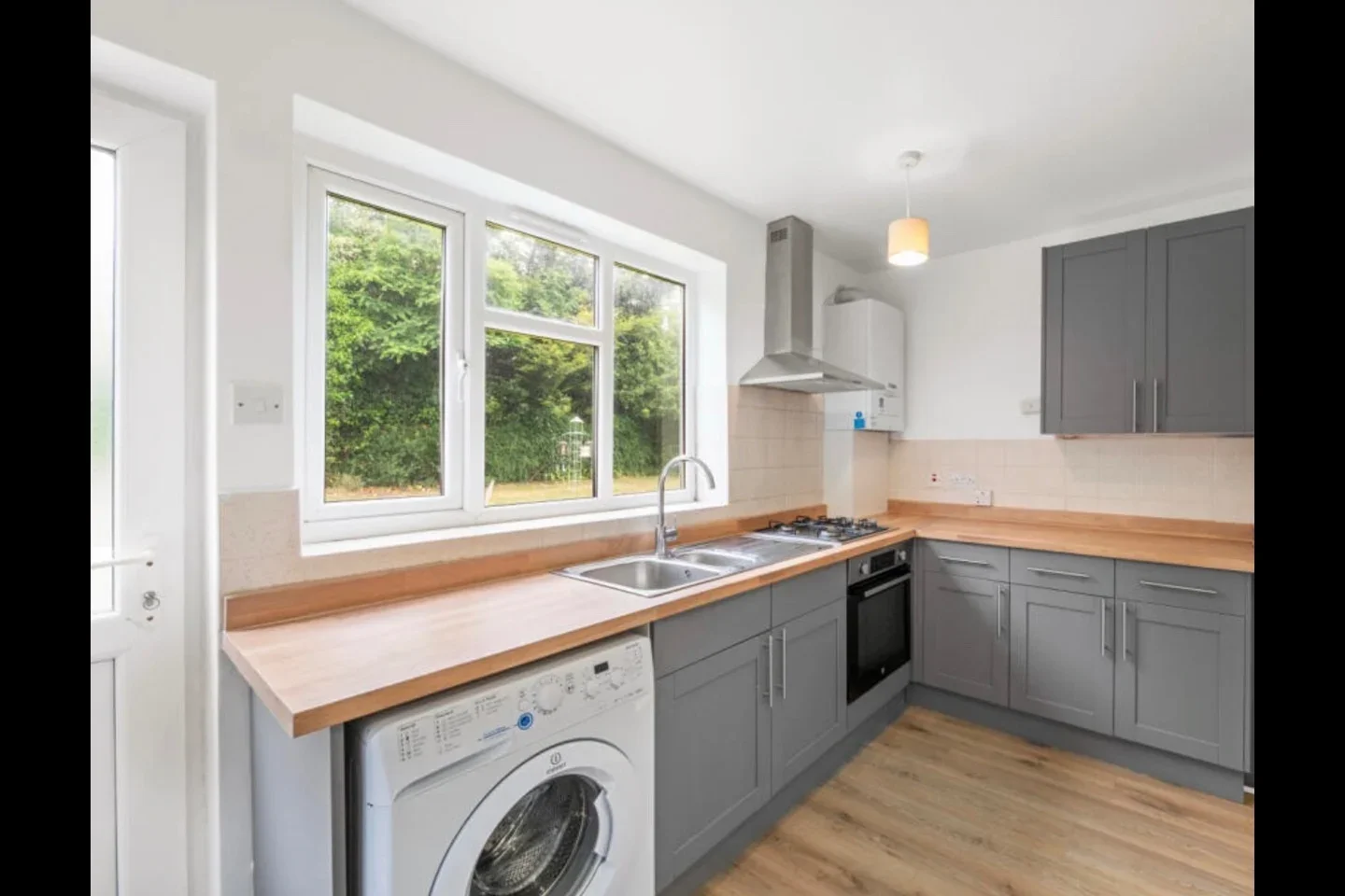 Room Oakenshaw Close in Greater London