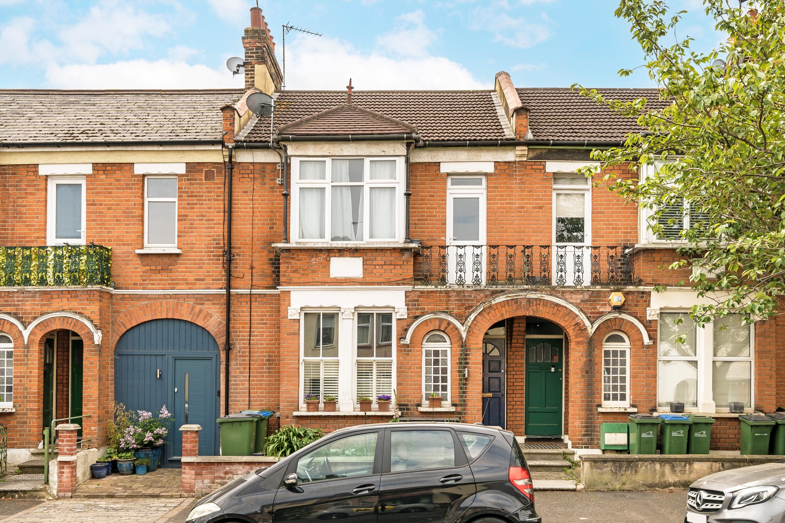 House Bramshot Avenue in Greater London