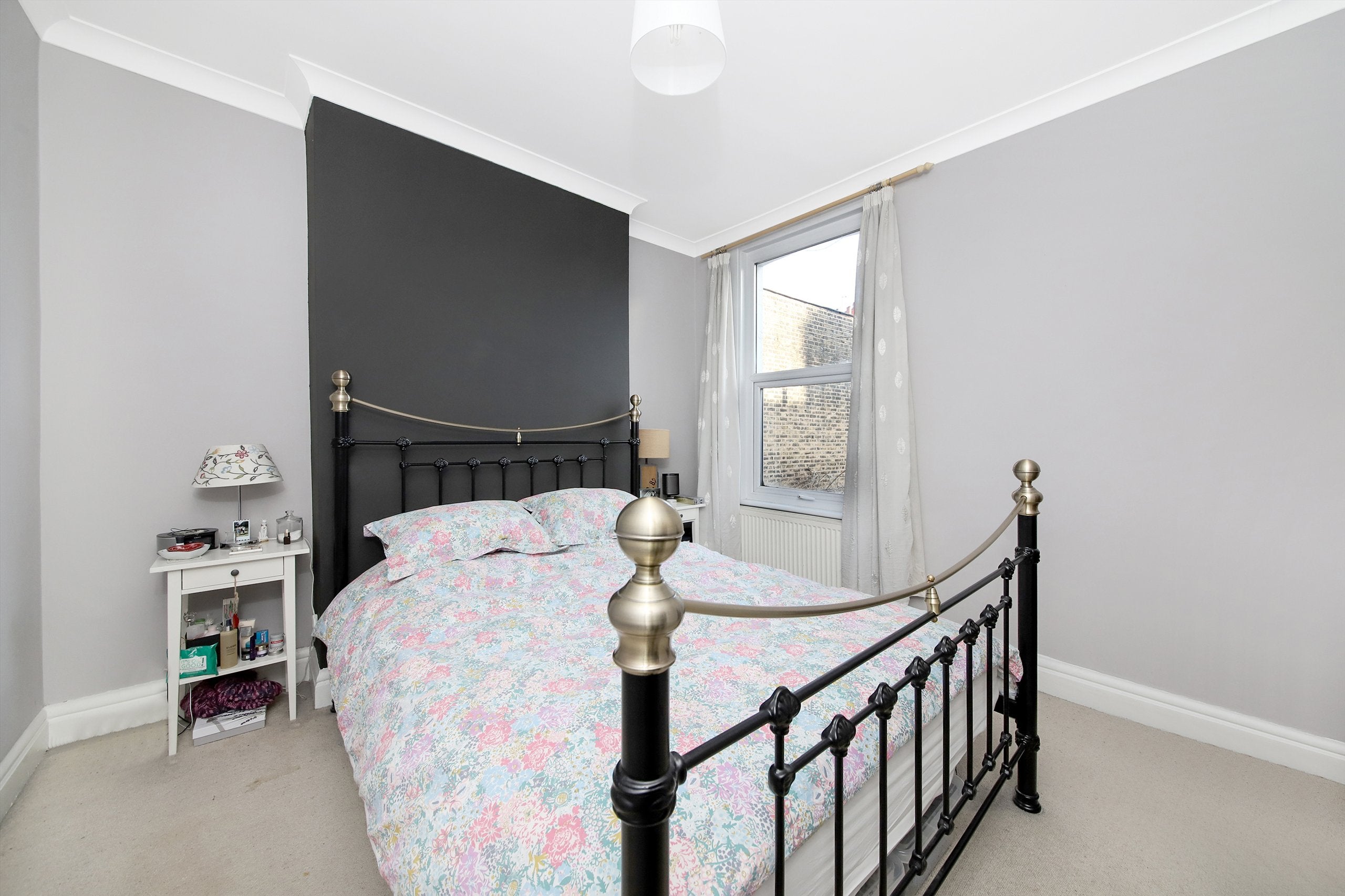 House Bramshot Avenue in Greater London