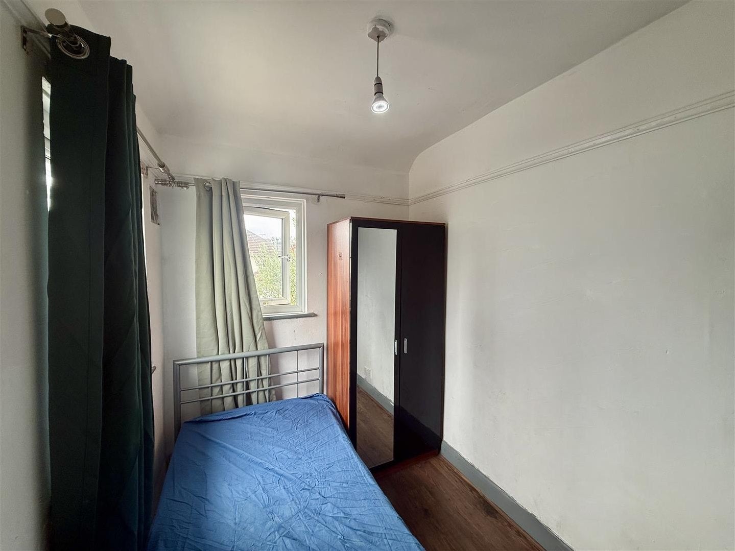 Room Monks Park in Greater London