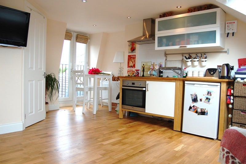 Flat Swaby Road in Greater London