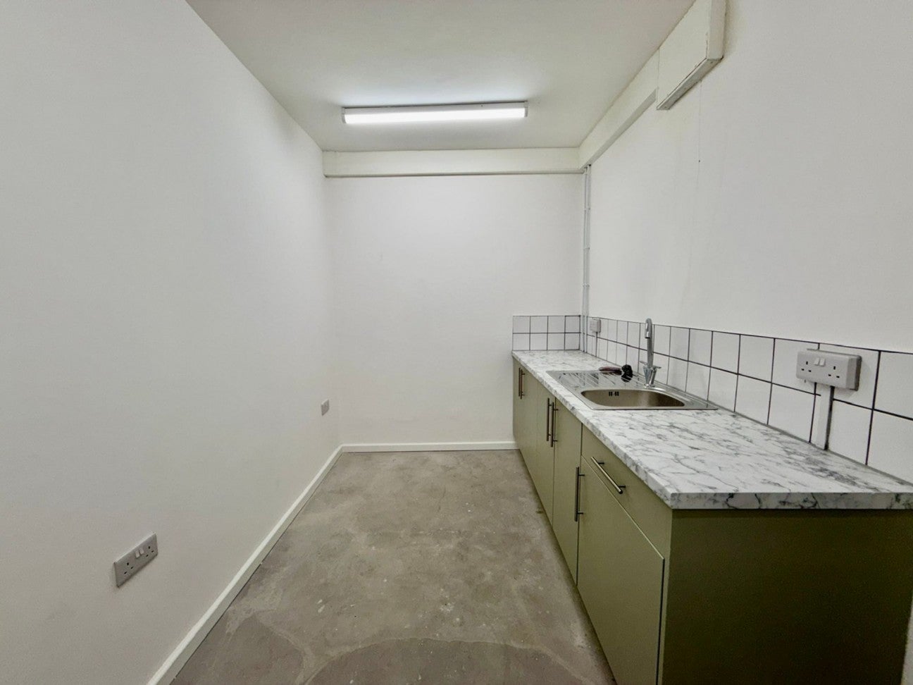 Flat Merthyr Road in Treharris