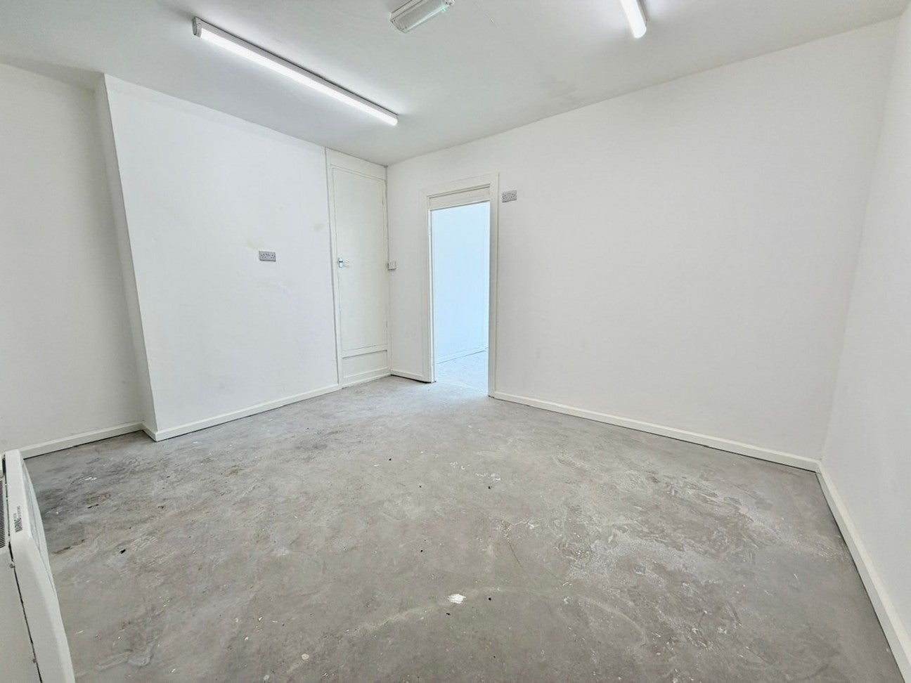 Flat Merthyr Road in Treharris