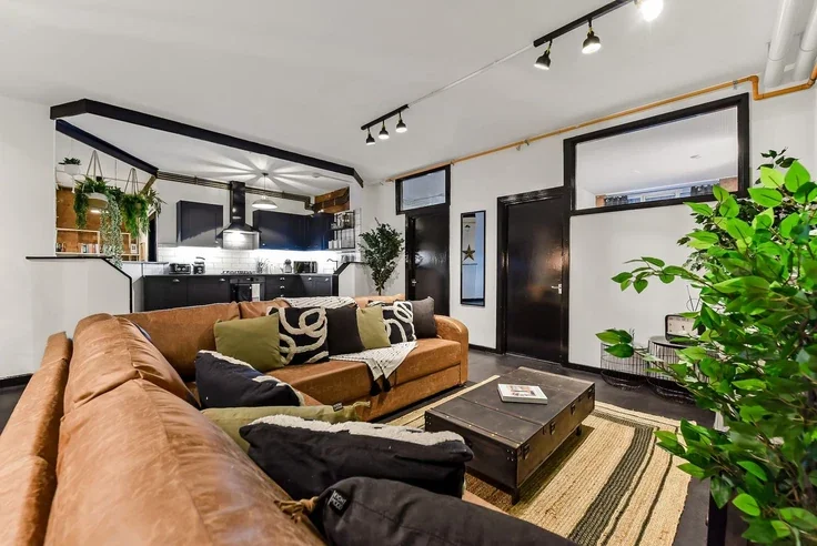 Flat Tudor Grove in Greater London