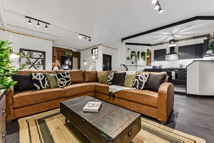 Flat Tudor Grove in Greater London