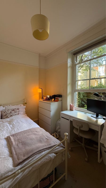 Room Kelvedon Road in Greater London
