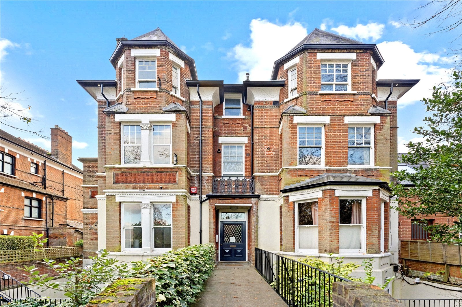 Flat Shepherds Hill in Greater London