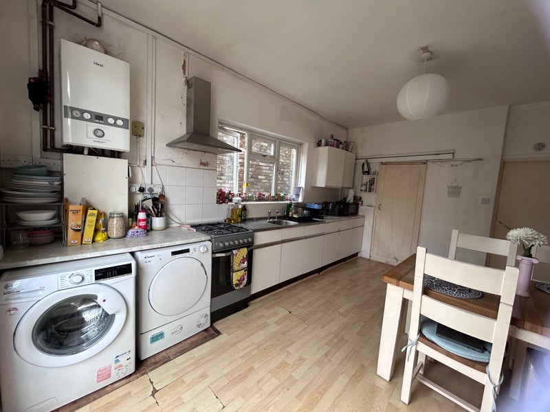 Room Pirbright Road in Greater London