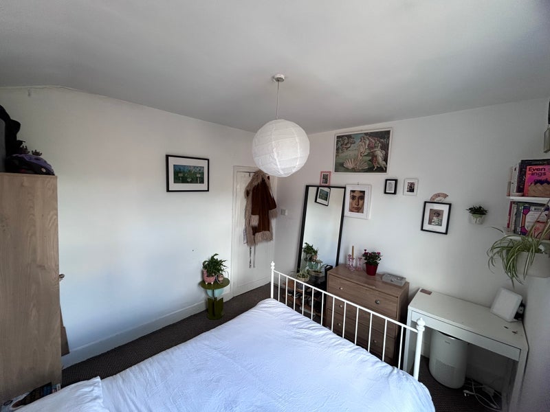 Room Pirbright Road in Greater London