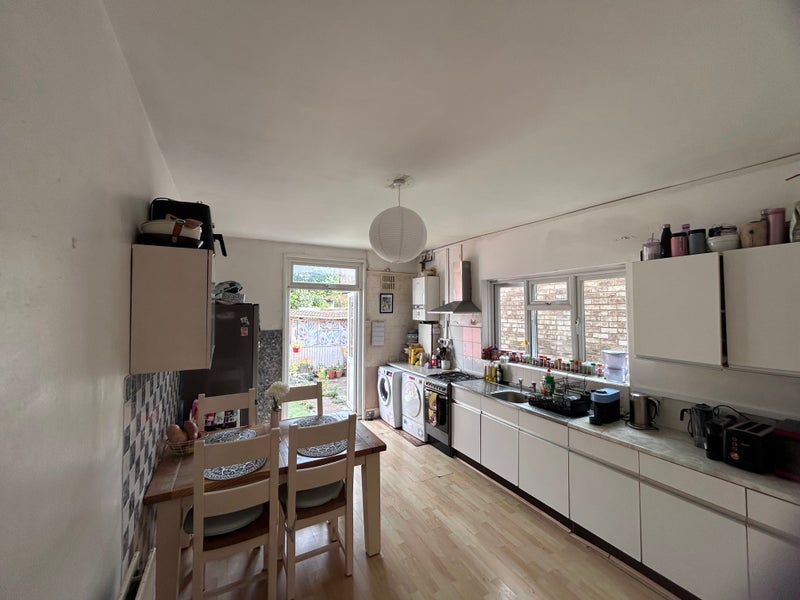 Room Pirbright Road in Greater London