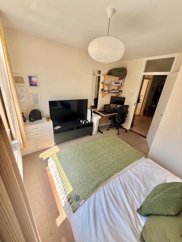 Room Christchurch Road in Greater London