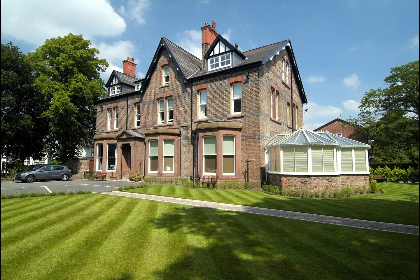 Flat Lyndhurst Road in Liverpool